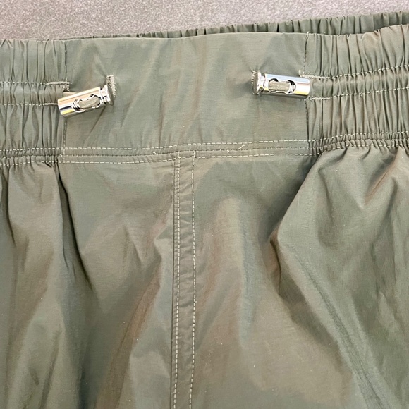 Abercrombie & Fitch YPB Crinkle Nylon Parachute Jogger Pants Olive Green XS - Picture 7 of 12